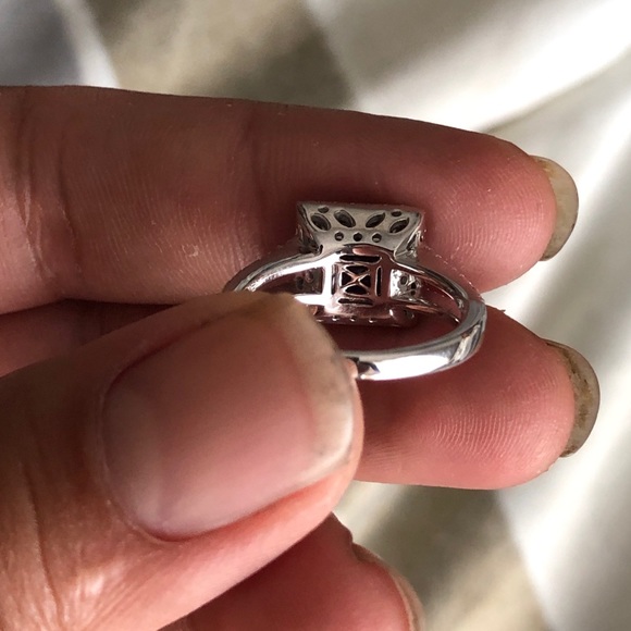 14K Gold Tanzanite & Diamond Ring - Picture 6 of 8